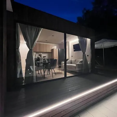 10gardens Mobile No 3 With Sauna And Jacuzzi *