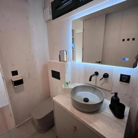 10gardens Mobile No 3 With Sauna And Jacuzzi * 普利拉卡